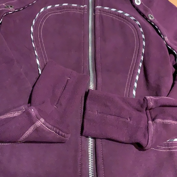🌟HP🌟EUC Lululemon Special Edition Burgundy Hoodie detachable sleeves - size 10 - Picture 5 of 16
